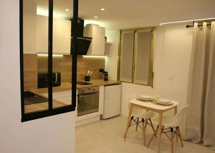 Le Melsono Carre D'or